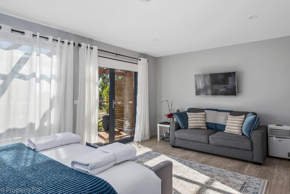Living room, Bedroom
