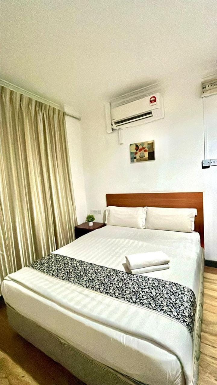 Bedroom, air conditioner