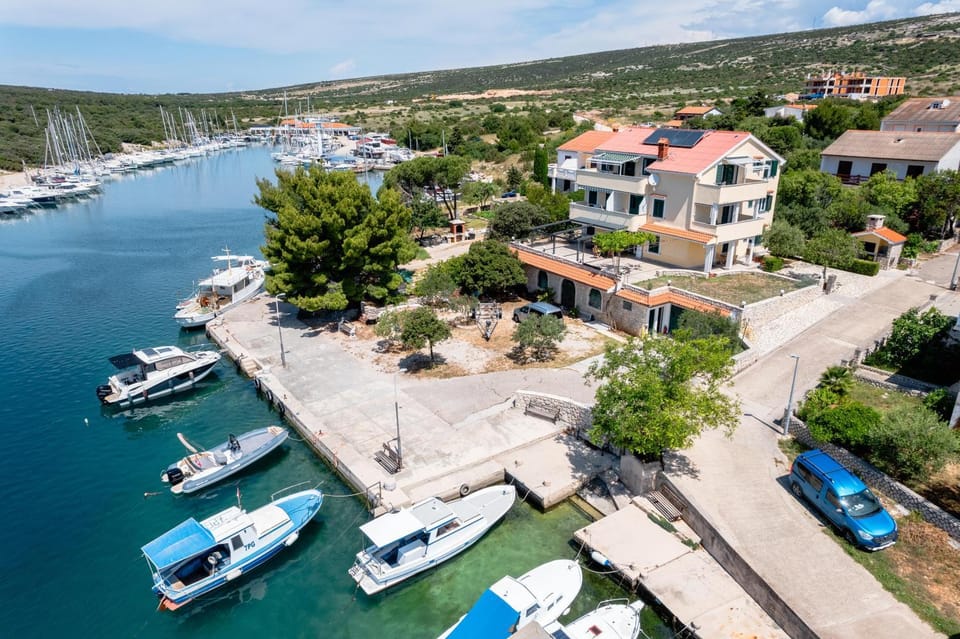 Property building, Sea view, Parking