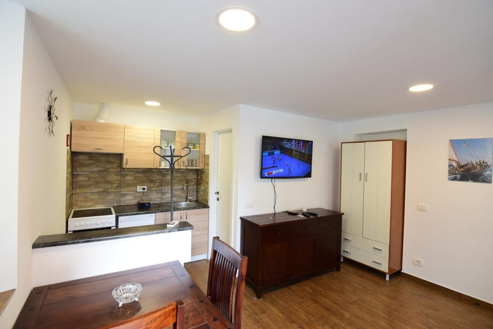 TV and multimedia, Kitchen or kitchenette, Dining area