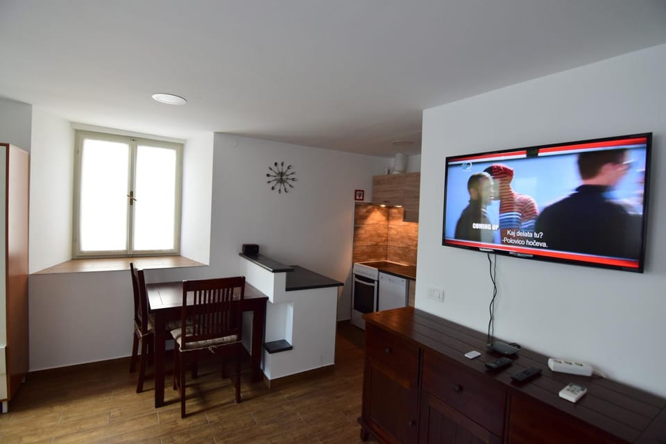 TV and multimedia, Seating area
