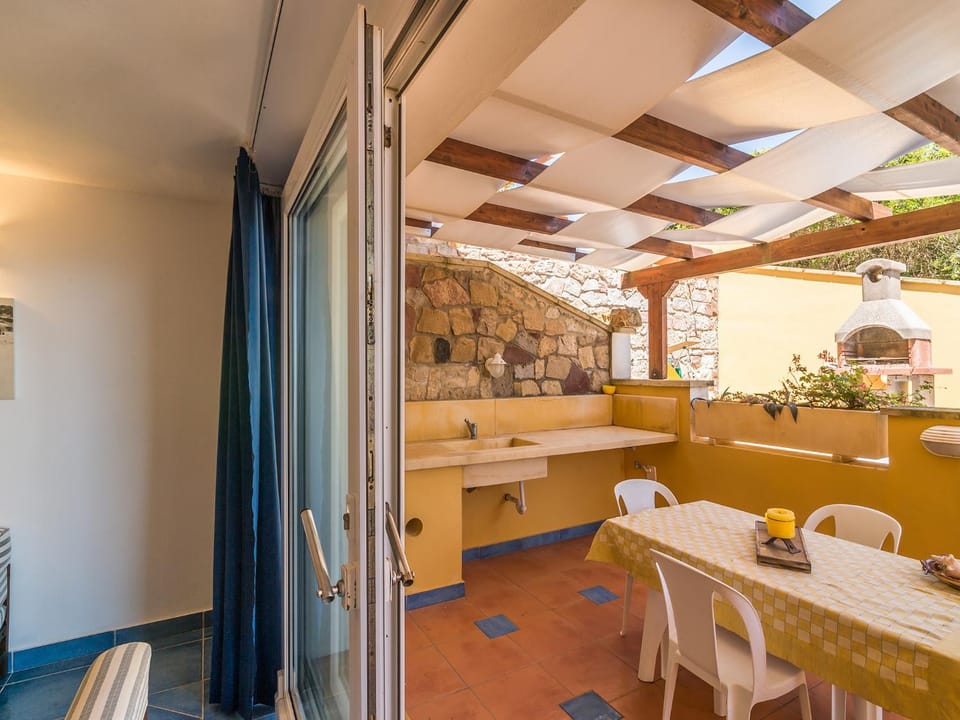 Patio, Off site