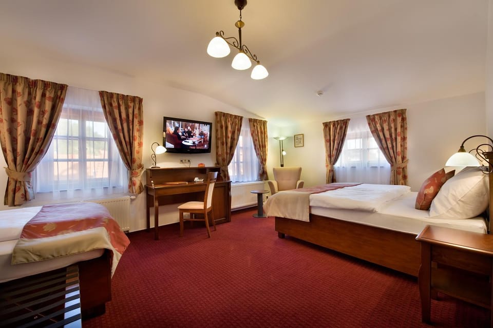 Bed, Photo of the whole room, City view