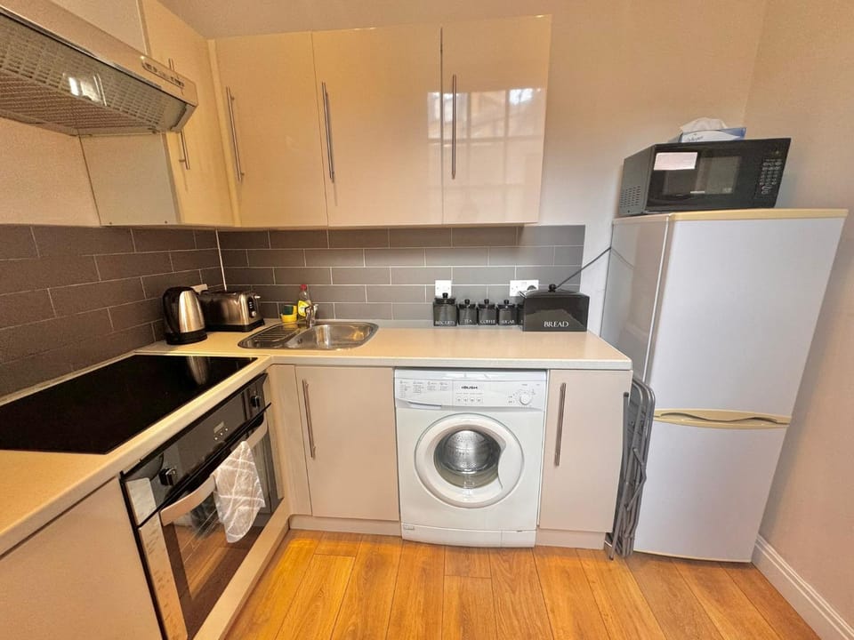 Coffee/tea facilities, Kitchen or kitchenette, dishwasher, oven, toaster, washing machine, kitchen