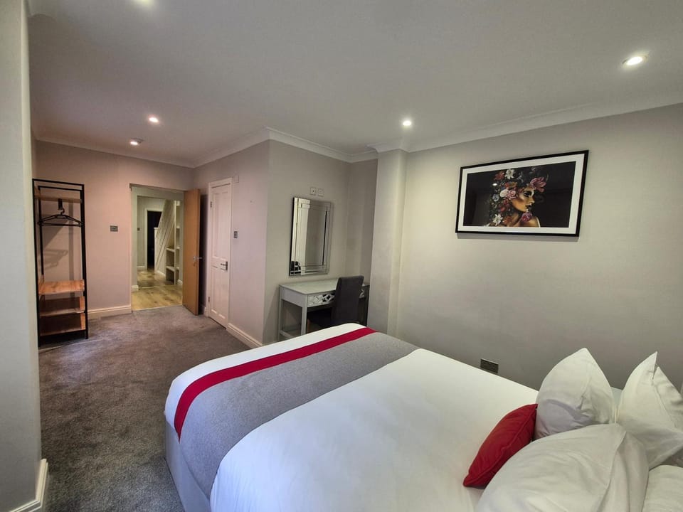Shower, Toilet, Photo of the whole room, Bedroom