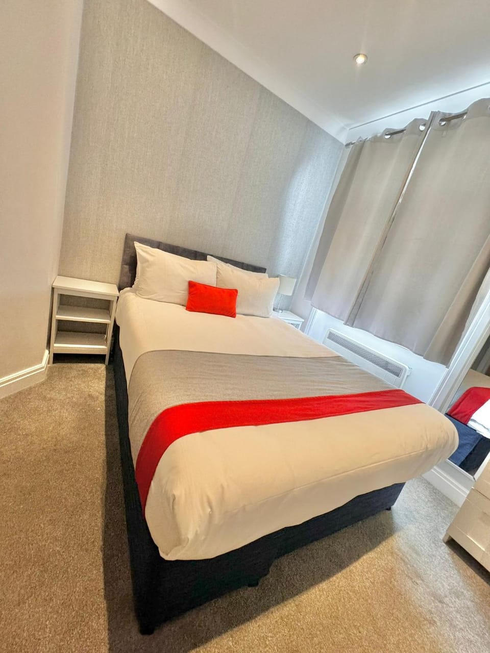 Photo of the whole room, Bedroom