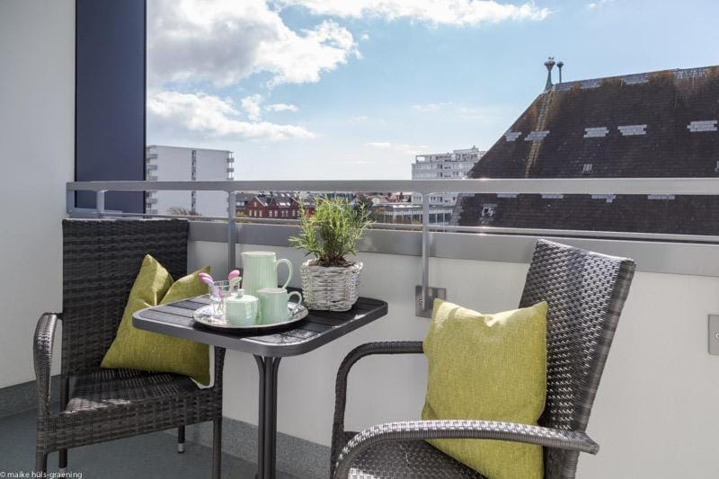 View (from property/room), Balcony/Terrace, Seating area
