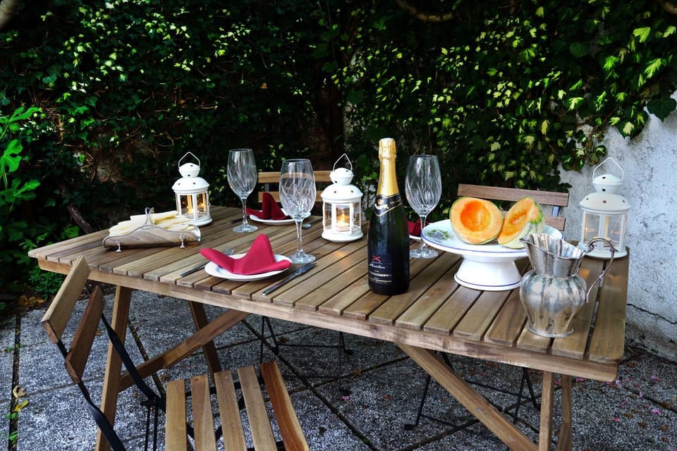 Patio, Food and drinks