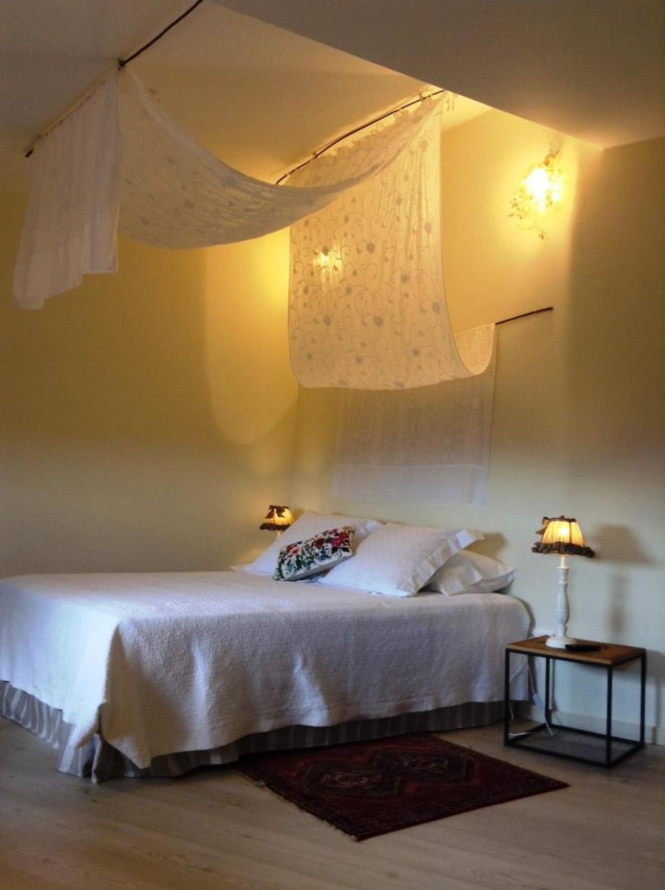 Bed, Decorative detail, Bedroom