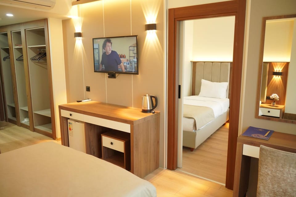 Bed, TV and multimedia, Living room, Photo of the whole room, Bedroom