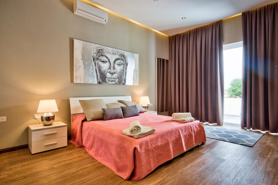 Bed, Bedroom, towels, air conditioner