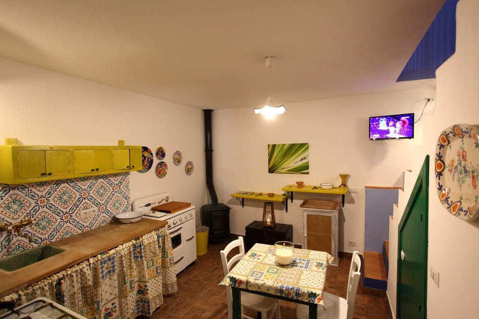 jusu e susu montagna mare House in Sicily
