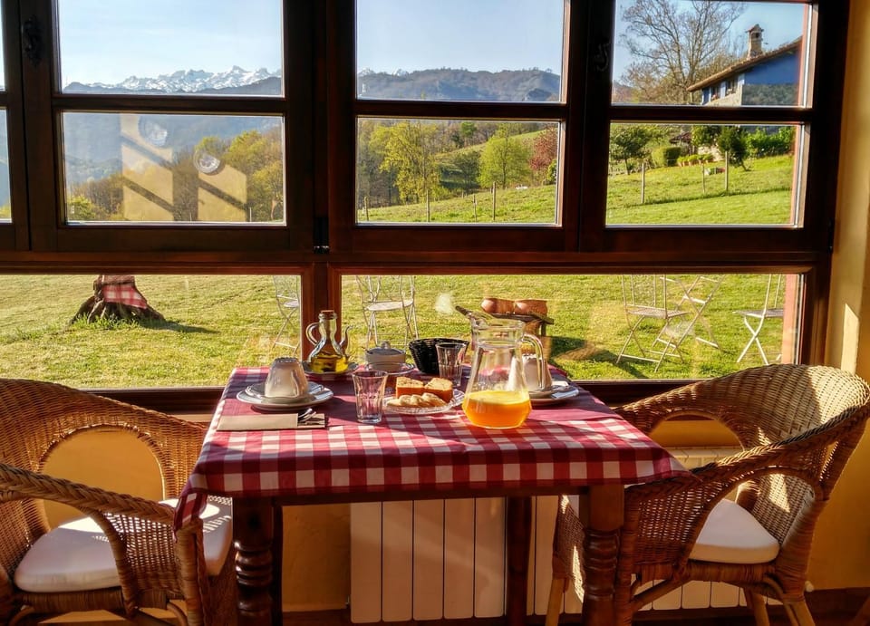 Dining area, Breakfast