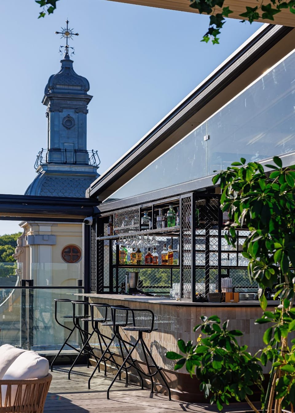Restaurant/places to eat, Balcony/Terrace