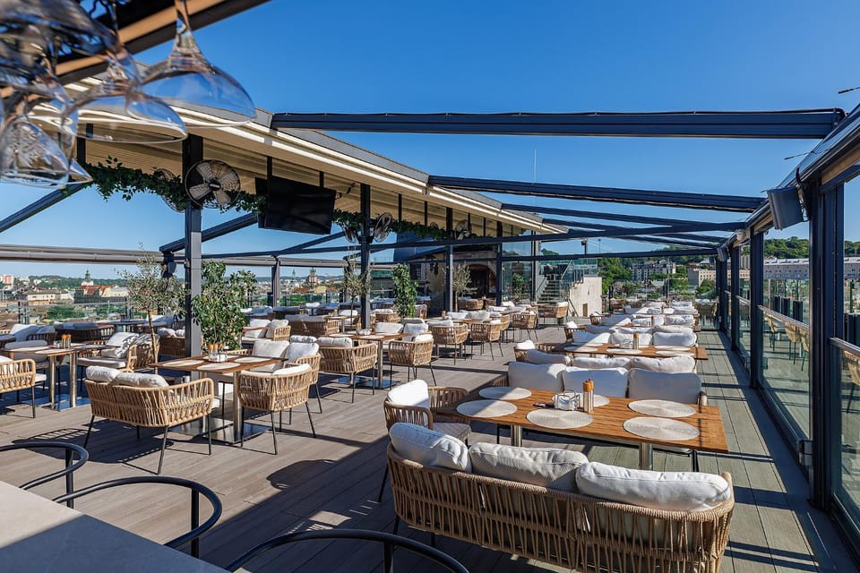 Restaurant/places to eat, Balcony/Terrace
