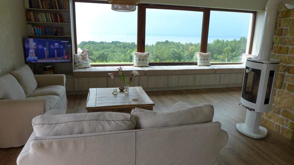 Photo of the whole room, Sea view