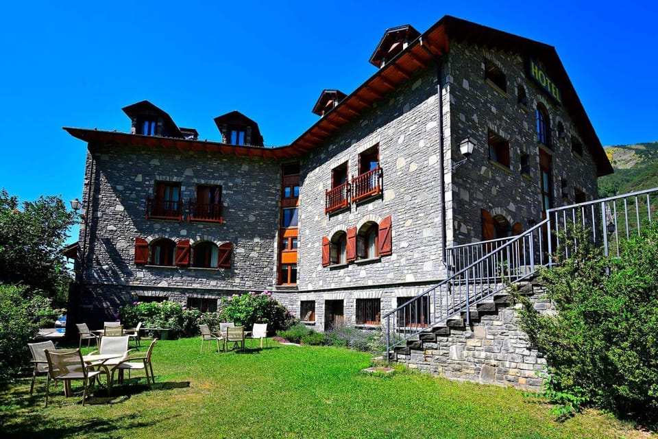 Property building, Garden, Garden view