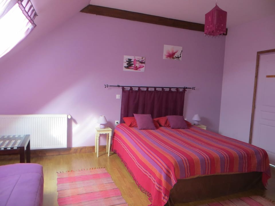 Photo of the whole room, Family