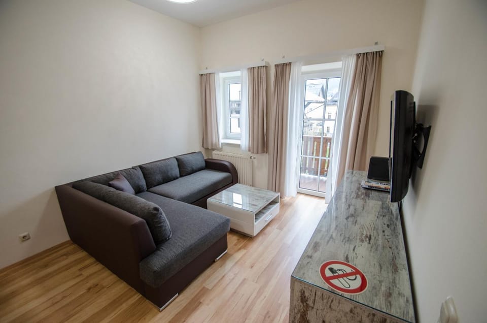 Day, Living room