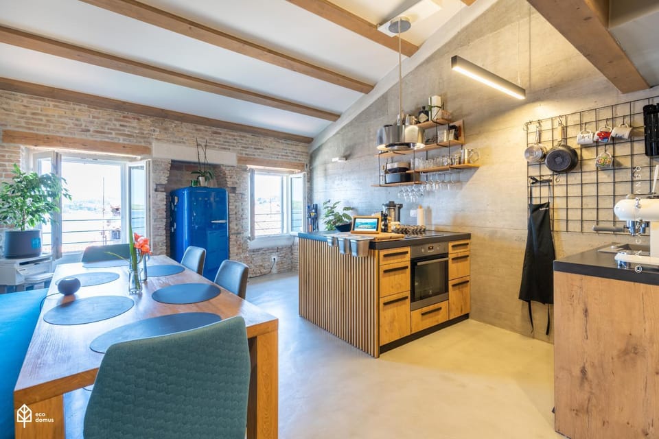 View (from property/room), Photo of the whole room