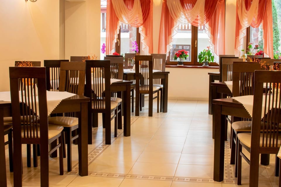 Restaurant/places to eat, Buffet breakfast