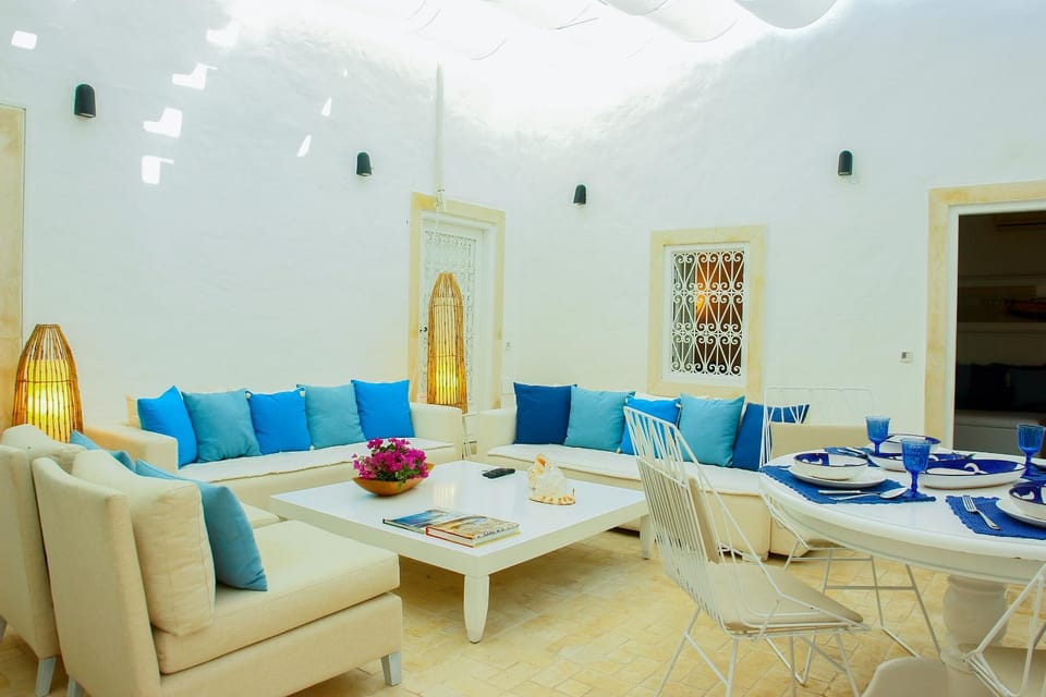 Living room, Dining area