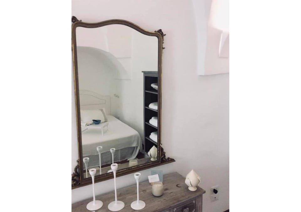 Bedroom, City view
