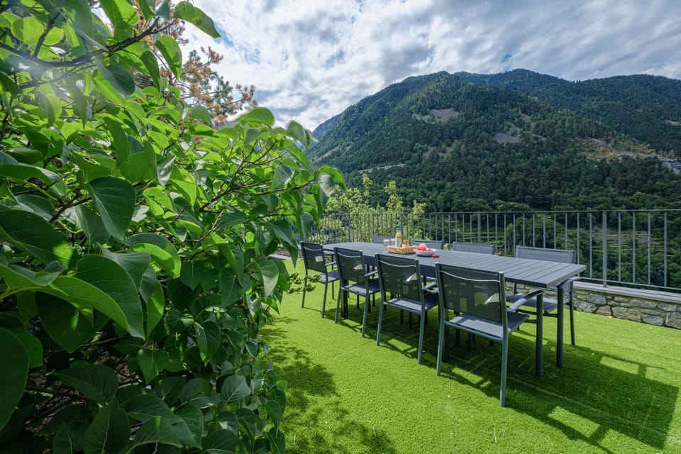 Off site, Garden, Balcony/Terrace, Mountain view