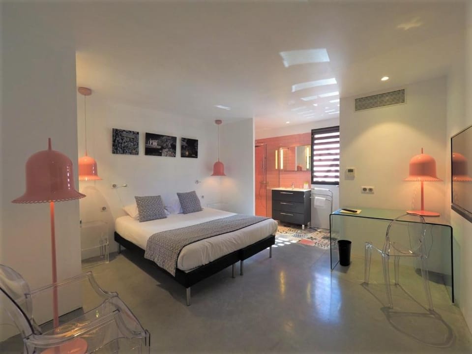 Bed, Photo of the whole room, Bedroom, air conditioner
