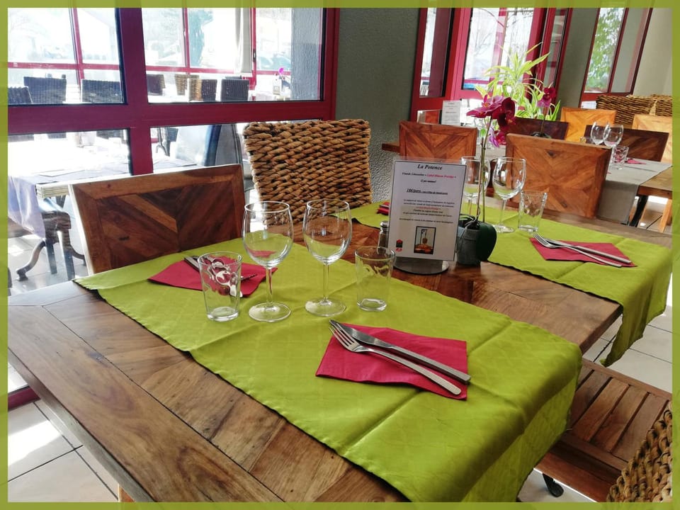 Restaurant/places to eat, Food and drinks, Dining area, Food, Drinks
