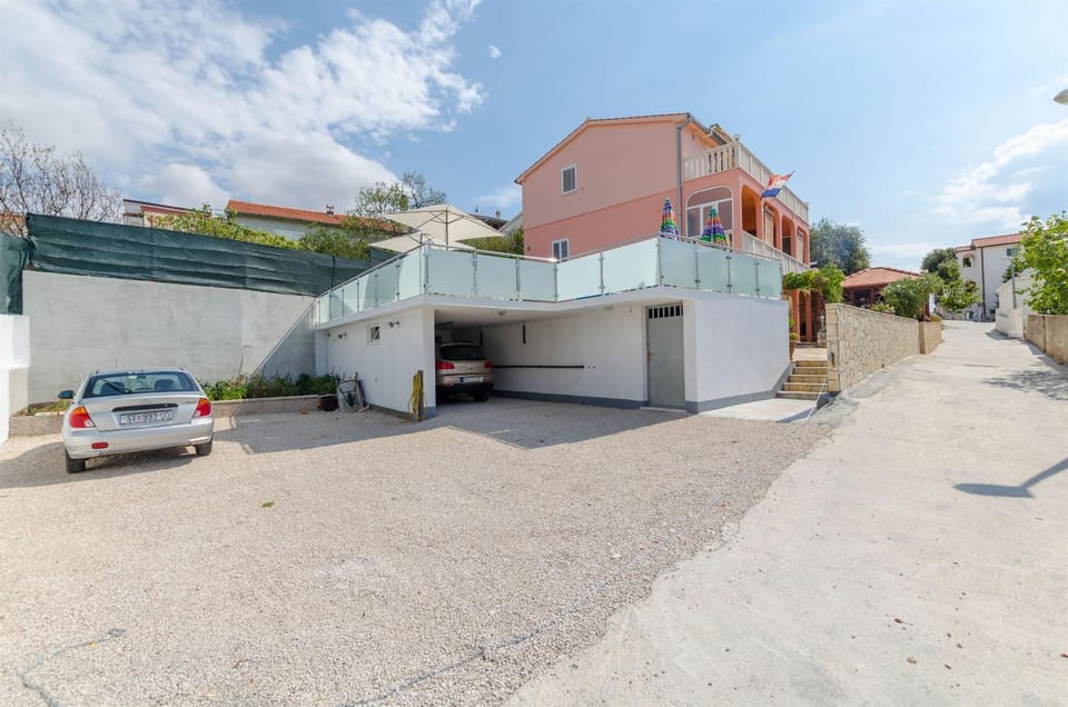 Property building, Facade/entrance, Day, Street view, Parking