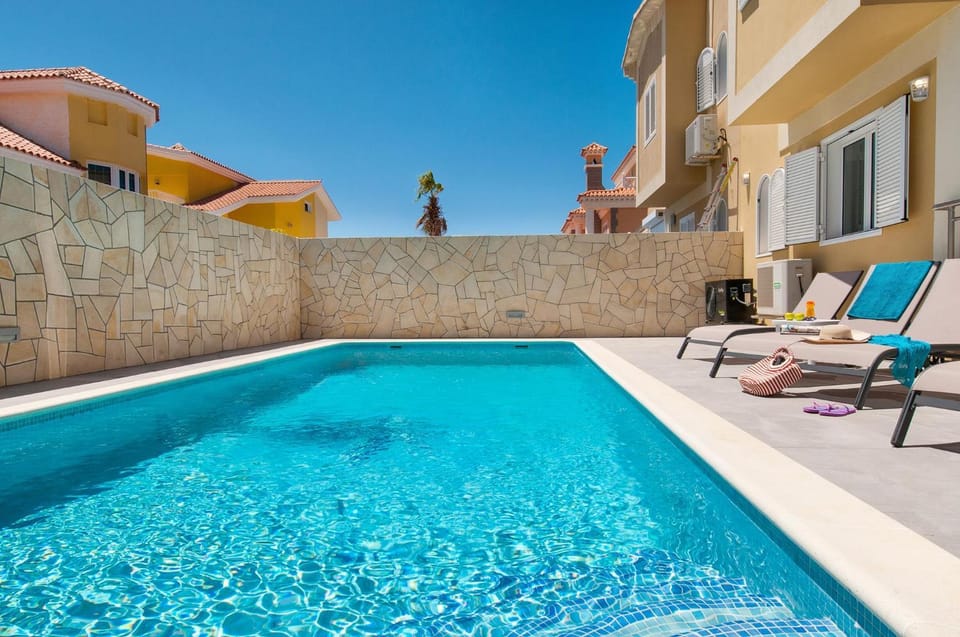 Swimming pool, Swimming pool