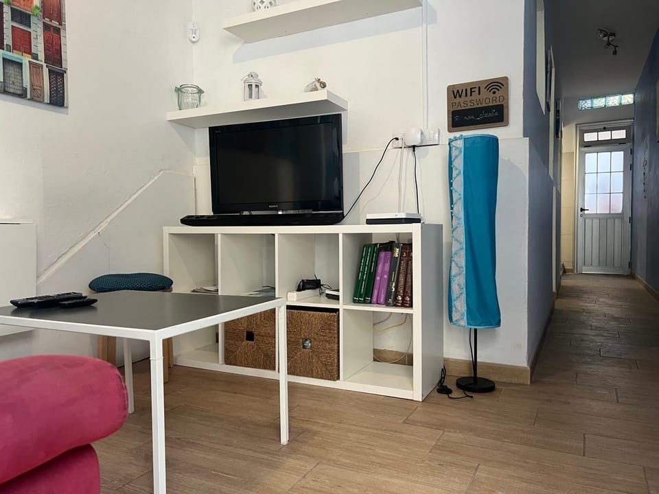 Communal lounge/ TV room, TV and multimedia