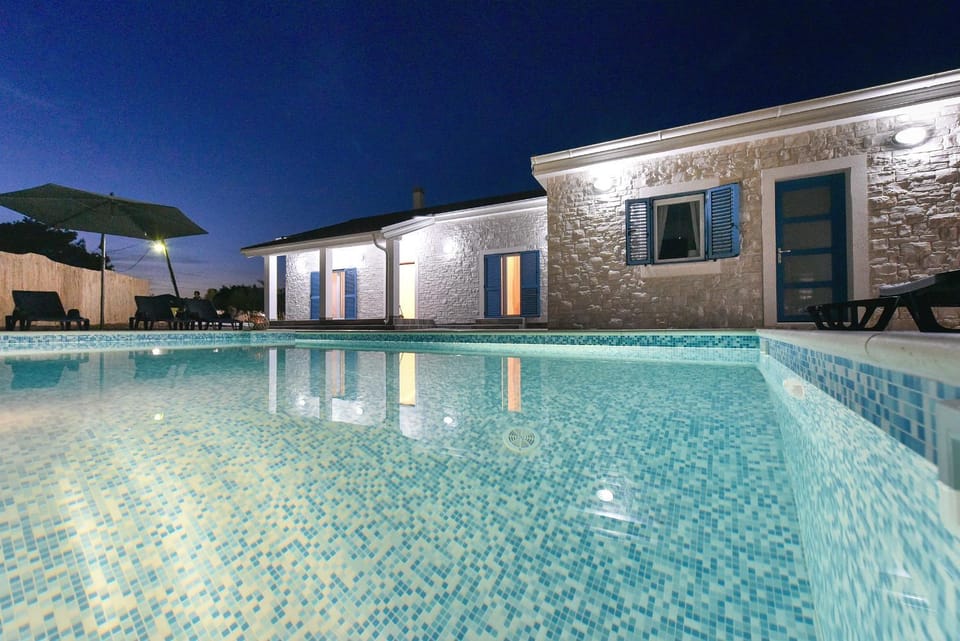 Night, Pool view