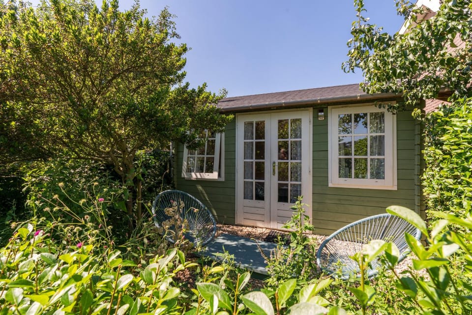 Property building, Spring, Day, Garden, Garden view