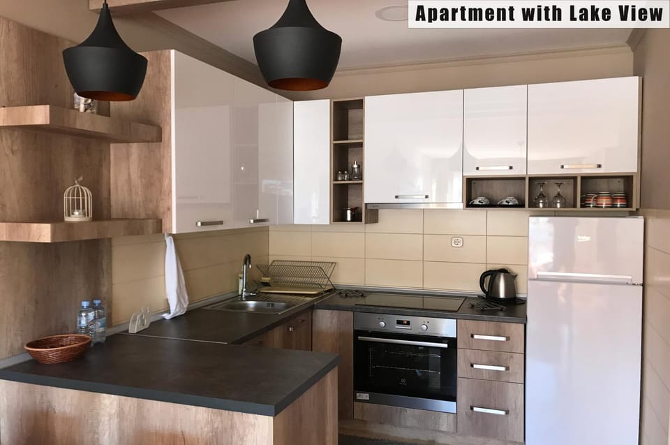 Kitchen or kitchenette, pet friendly, stove, toaster