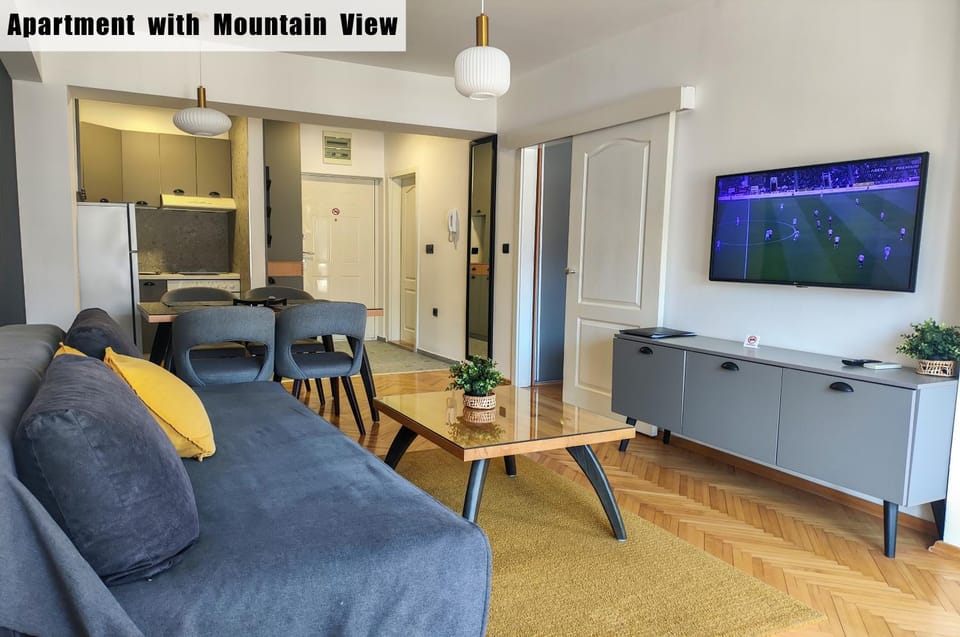 TV and multimedia, Kitchen or kitchenette, Living room, Seating area, Dining area