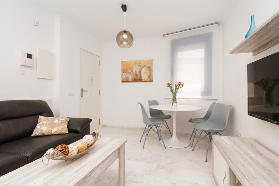 TV and multimedia, Seating area, Dining area
