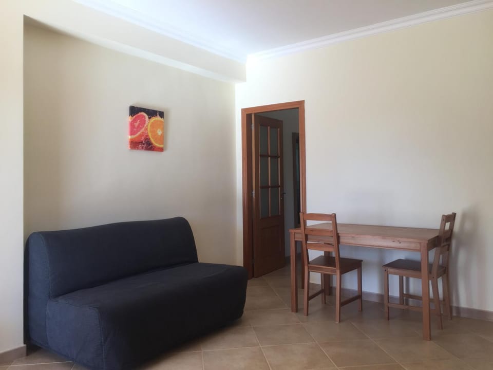 Communal lounge/ TV room, Kitchen or kitchenette, Seating area, kitchen