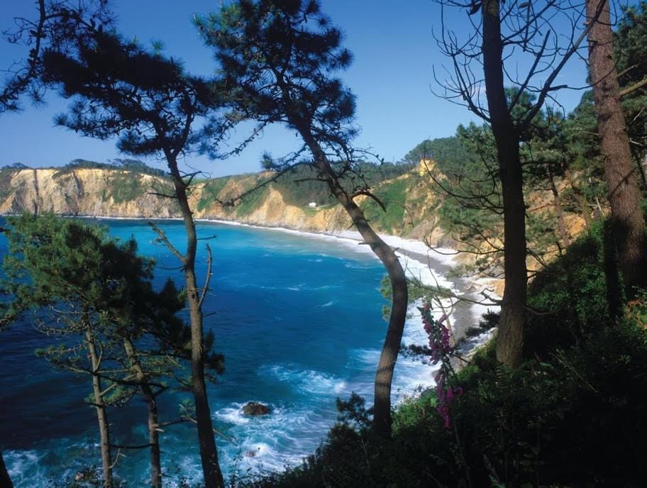 Nearby landmark, Natural landscape, Other, Beach, Mountain view, Sea view