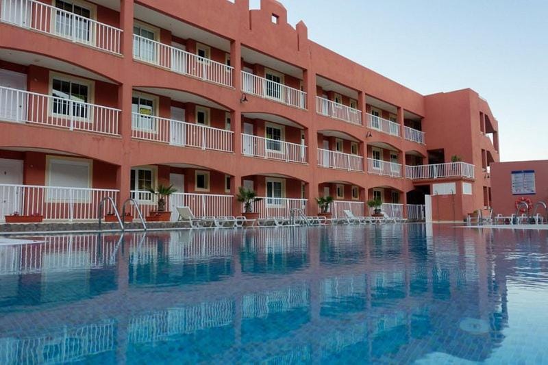 Property building, Day, Pool view, Swimming pool, sunbed