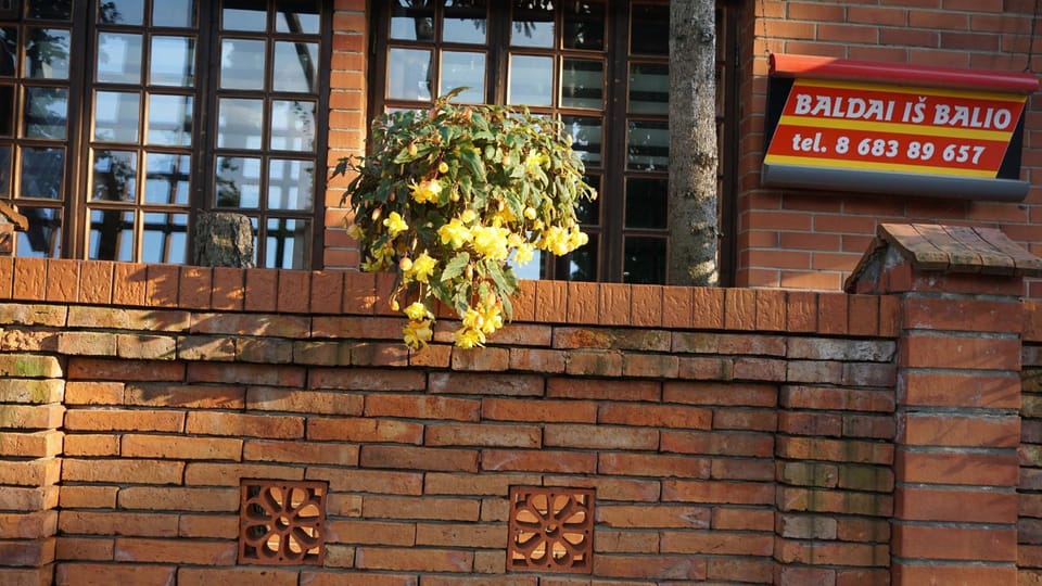 Facade/entrance, Decorative detail, Street view