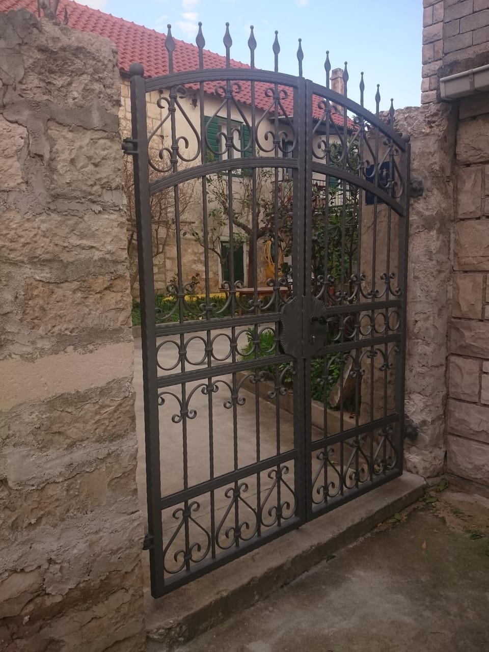 Facade/entrance