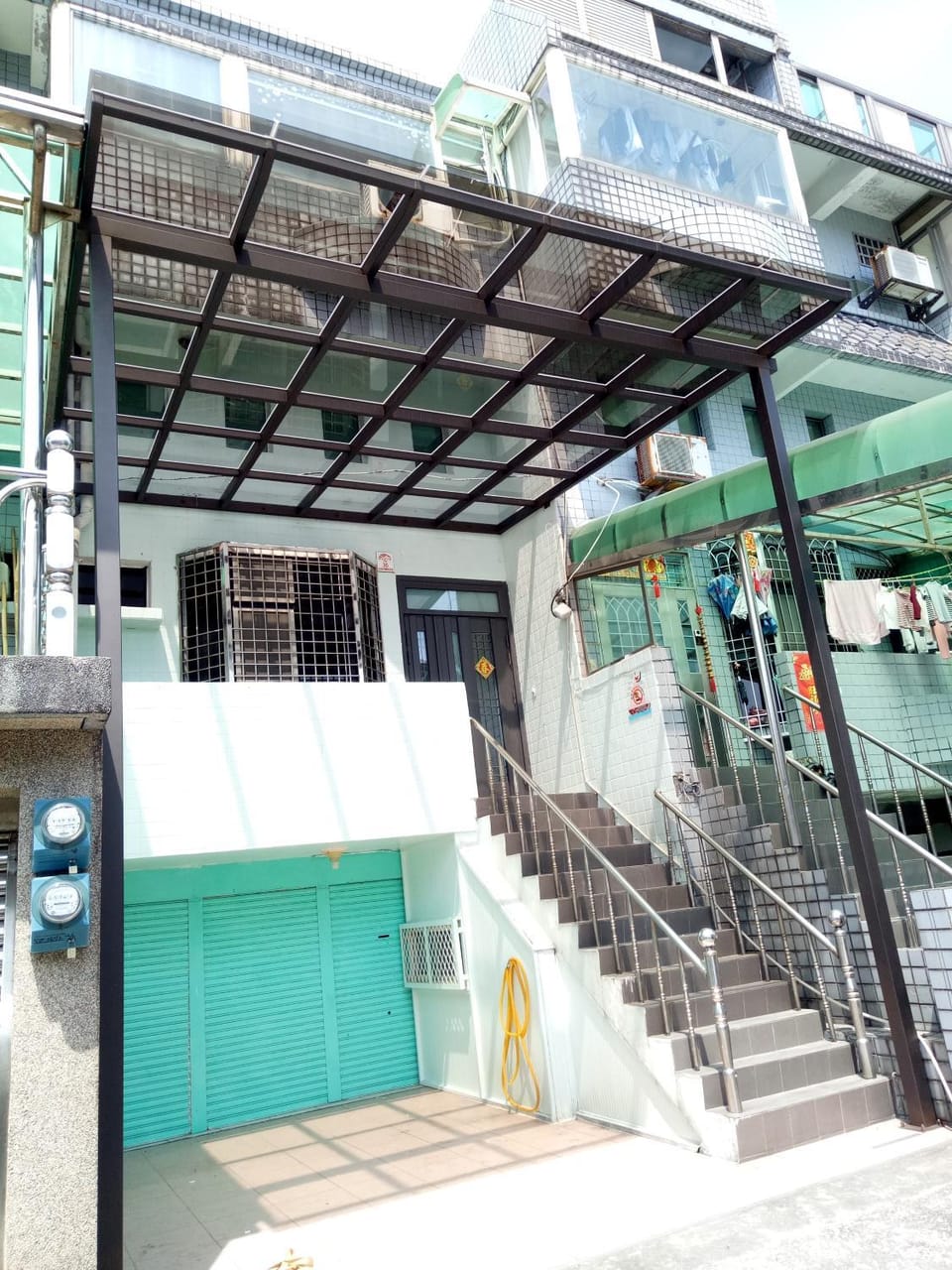 Facade/entrance