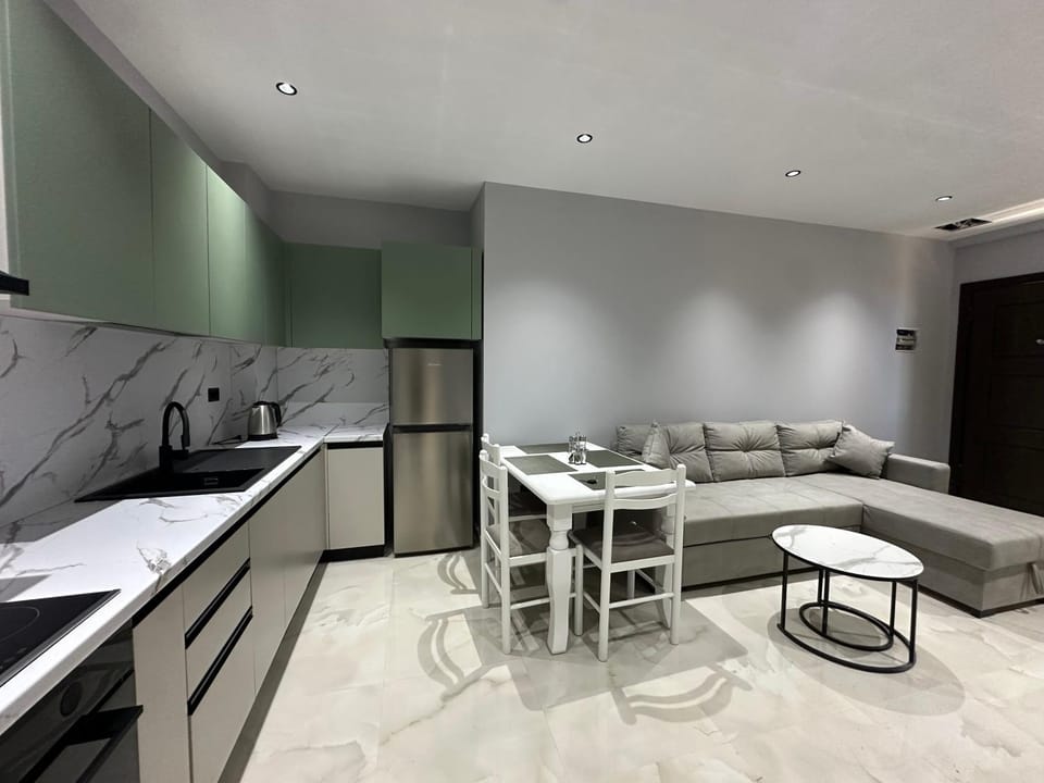 Kitchen or kitchenette, Living room, Garden view, kitchen