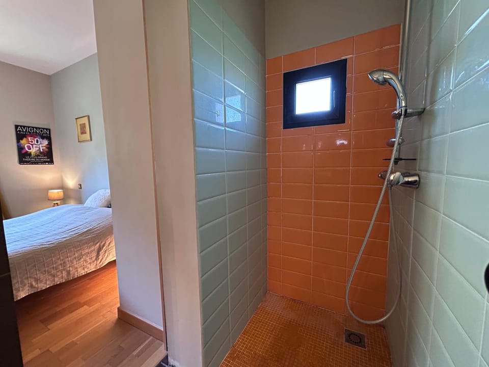 Le Larjalas - villa piscine & grands espaces Bed and Breakfast in Villeneuve-lès-Avignon