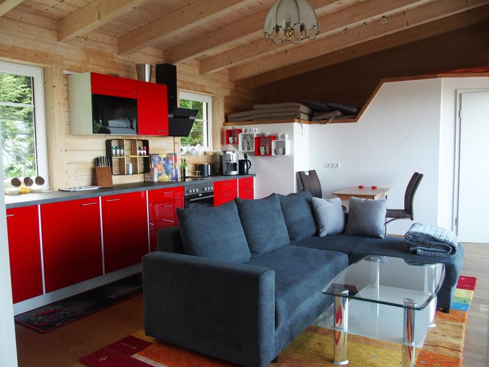 Coffee/tea facilities, Kitchen or kitchenette, Living room, Dining area