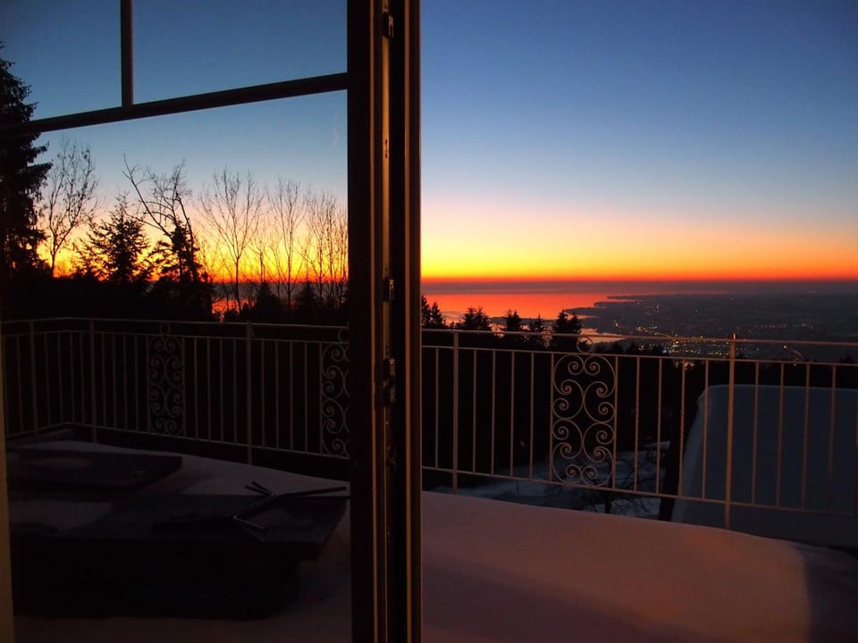 Balcony/Terrace, Living room, Lake view