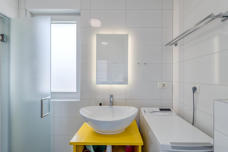 Bathroom, washing machine