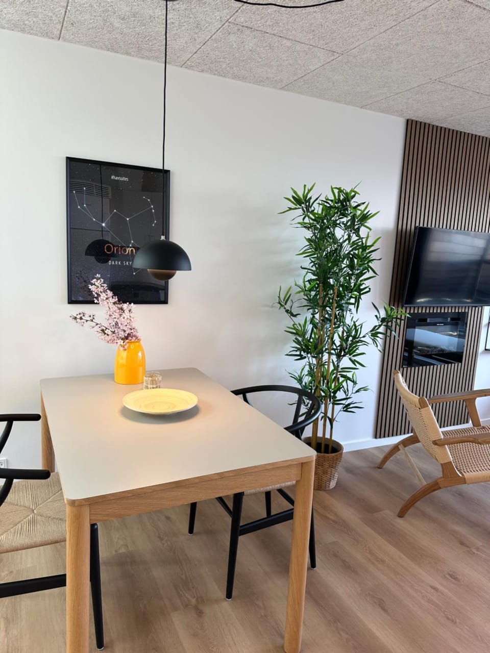 Seating area, Dining area